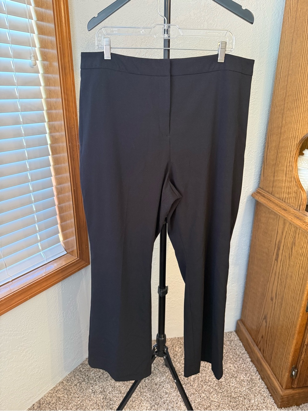 Dana Buchman Black Straight-Leg Women's Dress Pants. Size 18 Short